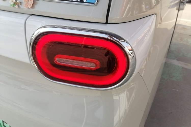 Used Wuling Hongguang MINIEV 2024 3rd Generation 215km Advanced Version Right Rear Taillight