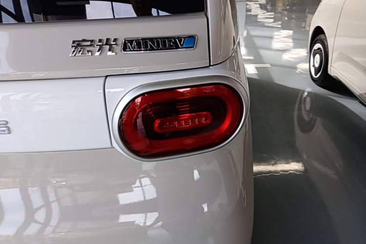 Used Wuling Hongguang MINIEV 2024 3rd Generation 215km Youth Edition Right Rear Taillight