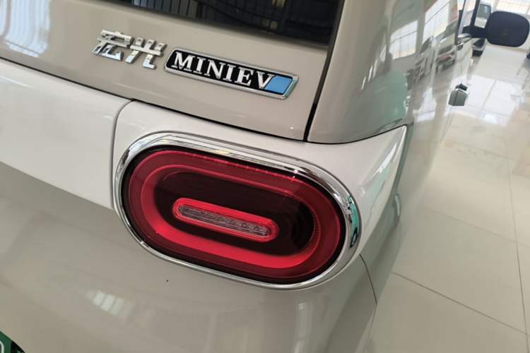 Used Wuling Hongguang MINIEV 2024 3rd Generation 215km Advanced Version Right Rear Taillight