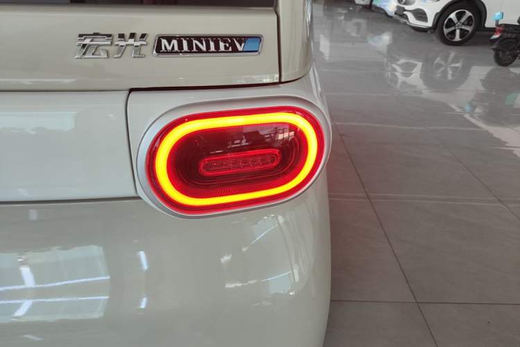 Used Wuling Hongguang MINIEV 2024 3rd Generation 215km Youth Edition Right Rear Taillight