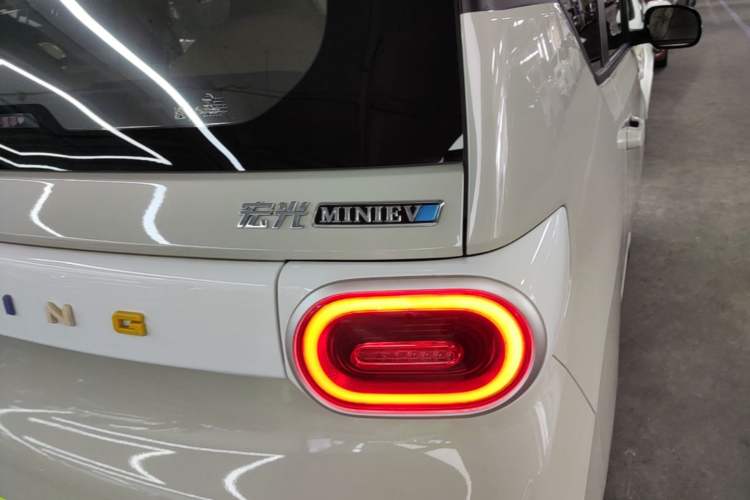 Used Wuling Hongguang MINIEV 2024 3rd Generation 215km Youth Edition Right Rear Taillight