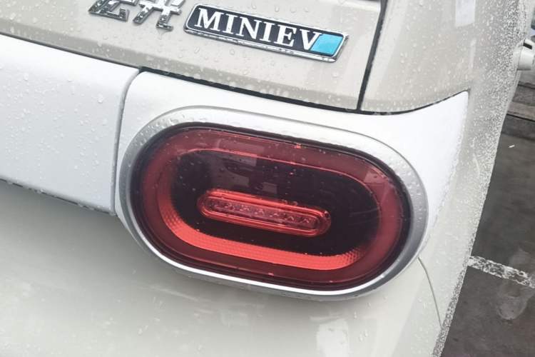Used Wuling Hongguang MINIEV 2024 3rd Generation 215km Youth Edition Right Rear Taillight