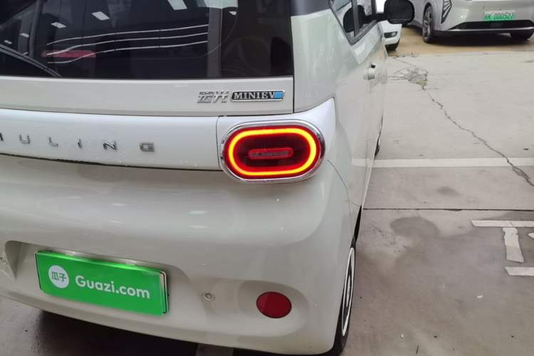 Used Wuling Hongguang MINIEV 2024 Third Generation 120 km Right Rear Taillight