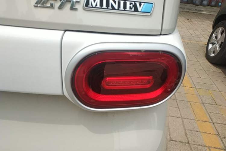 Used Wuling Hongguang MINIEV 2024 3rd Generation 215km Youth Edition Right Rear Taillight