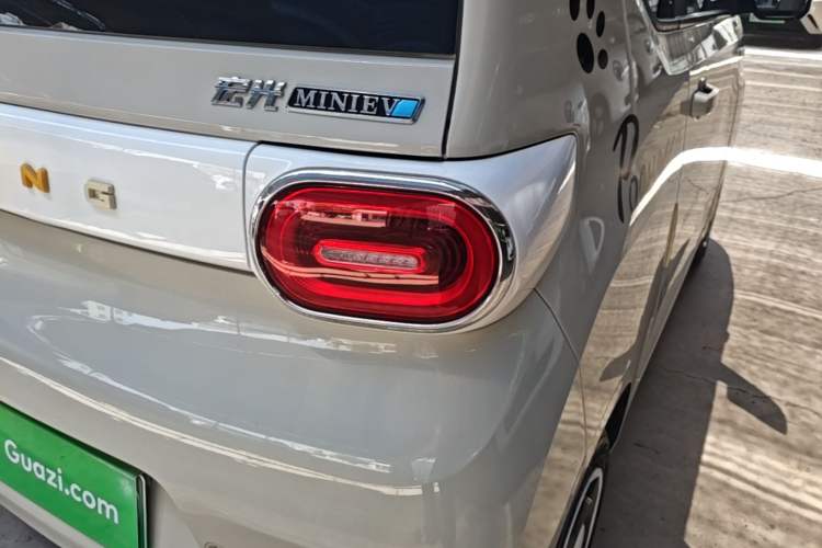 Used Wuling Hongguang MINIEV 2024 3rd Generation 170 km Right Rear Taillight