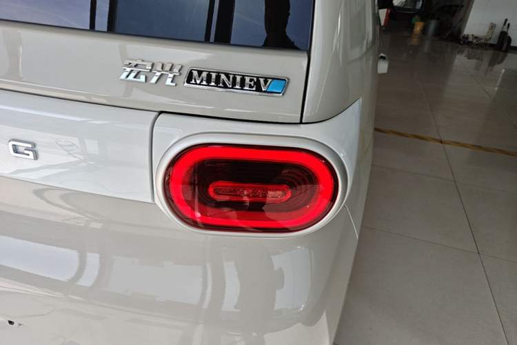 Used Wuling Hongguang MINIEV 2024 3rd Generation 215km Youth Edition Right Rear Taillight