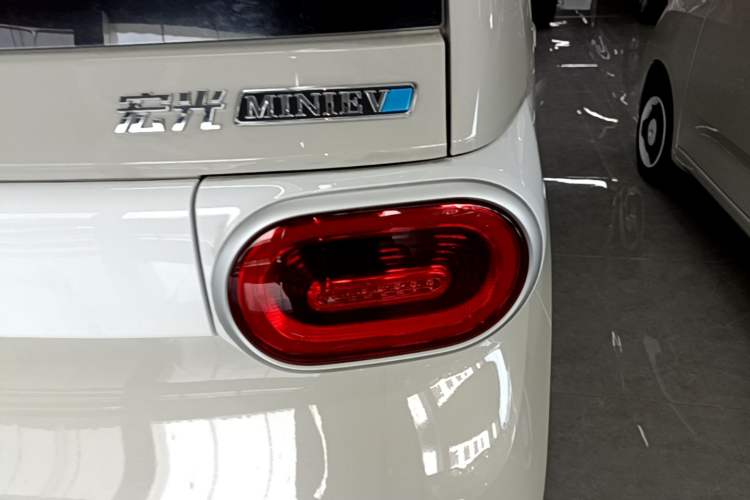 Used Wuling Hongguang MINIEV 2024 3rd Generation 215km Youth Edition Right Rear Taillight