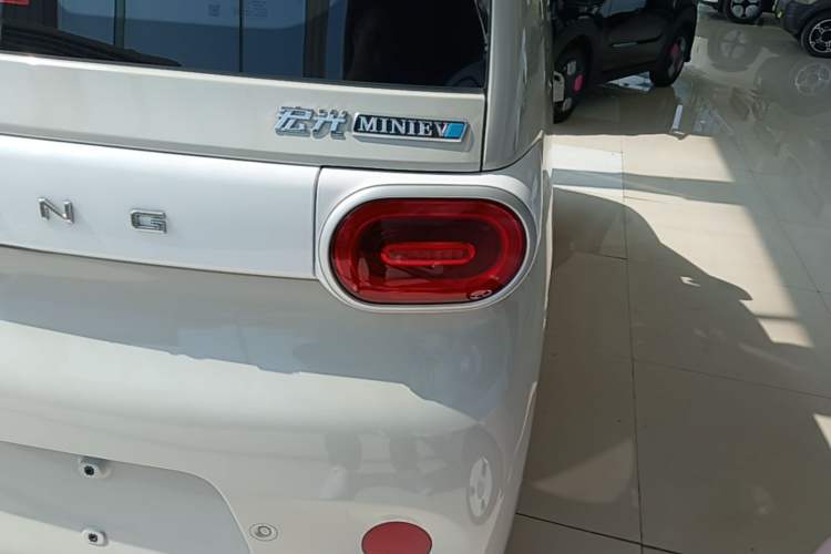 Used Wuling Hongguang MINIEV 2024 3rd Generation 215km Youth Edition Right Rear Taillight
