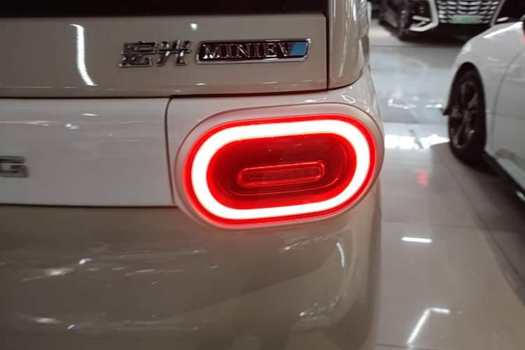 Used Wuling Hongguang MINIEV 2024 3rd Generation 215km Youth Edition Right Rear Taillight