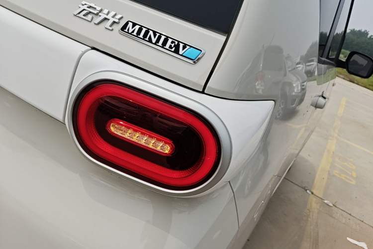 Used Wuling Hongguang MINIEV 2024 3rd Generation 215km Youth Edition Right Rear Taillight