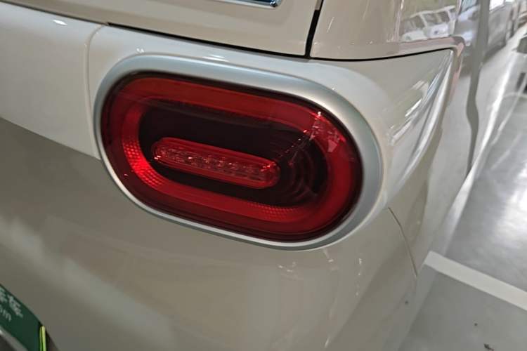 Used Wuling Hongguang MINIEV 2024 3rd Generation 215km Youth Edition Right Rear Taillight
