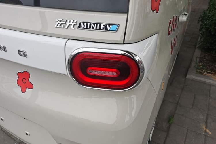 Used Wuling Hongguang MINIEV 2024 3rd Generation 215km Advanced Version Right Rear Taillight