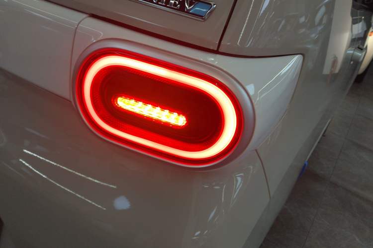 Used Wuling Hongguang MINIEV 2024 3rd Generation 215km Youth Edition Right Rear Taillight