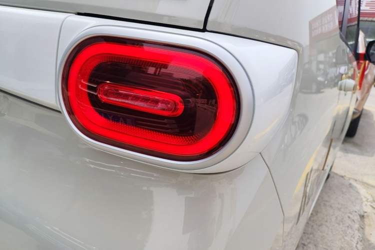 Used Wuling Hongguang MINIEV 2024 3rd Generation 215km Youth Edition Right Rear Taillight