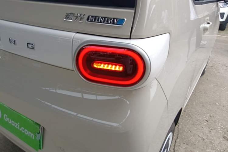 Used Wuling Hongguang MINIEV 2024 3rd Generation 215km Youth Edition Right Rear Taillight