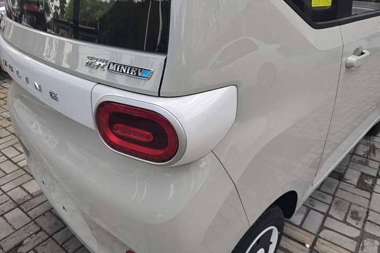 Used Wuling Hongguang MINIEV 2024 3rd Generation 215km Youth Edition Right Rear Taillight