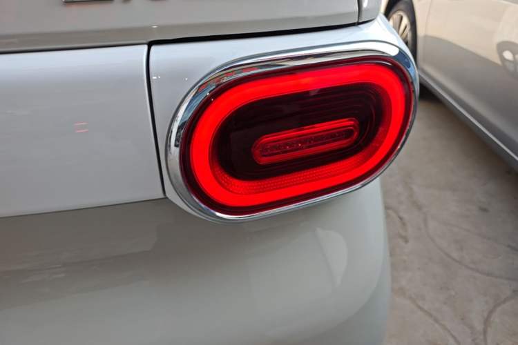 Used Wuling Hongguang MINIEV 2024 3rd Generation 215km Advanced Version Right Rear Taillight