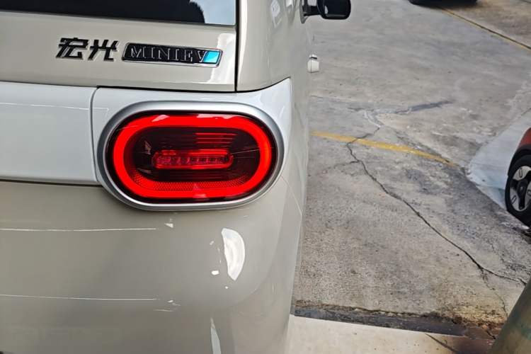 Used Wuling Hongguang MINIEV 2024 3rd Generation 215km Youth Edition Right Rear Taillight
