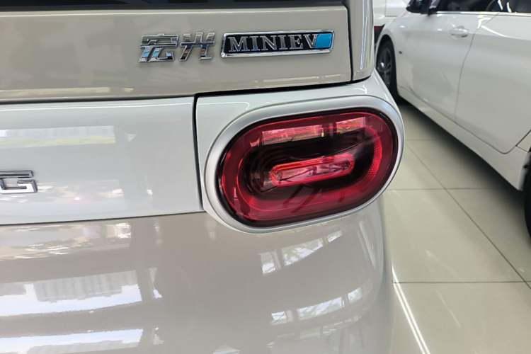 Used Wuling Hongguang MINIEV 2024 3rd Generation 215km Youth Edition Right Rear Taillight