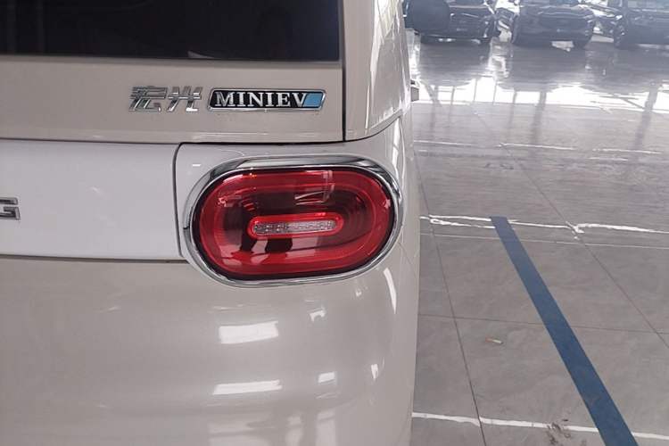 Used Wuling Hongguang MINIEV 2024 3rd Generation 215km Advanced Version Right Rear Taillight