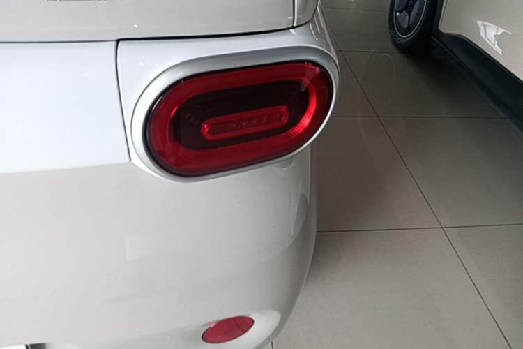 Used Wuling Hongguang MINIEV 2024 3rd Generation 215km Youth Edition Right Rear Taillight