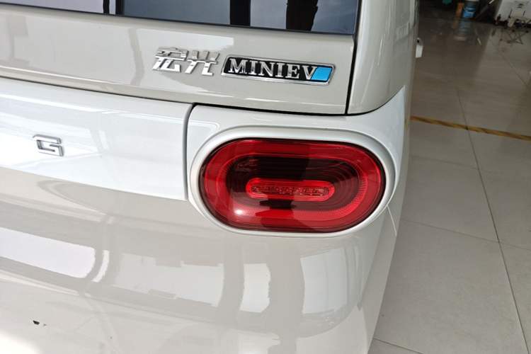 Used Wuling Hongguang MINIEV 2024 3rd Generation 215km Youth Edition Right Rear Taillight