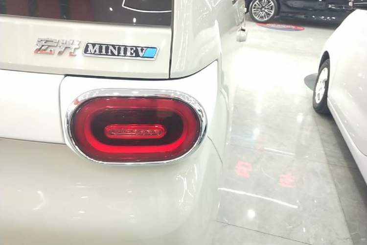 Used Wuling Hongguang MINIEV 2024 3rd Generation 170 km Right Rear Taillight