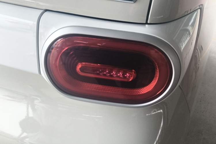 Used Wuling Hongguang MINIEV 2024 3rd Generation 215km Youth Edition Right Rear Taillight