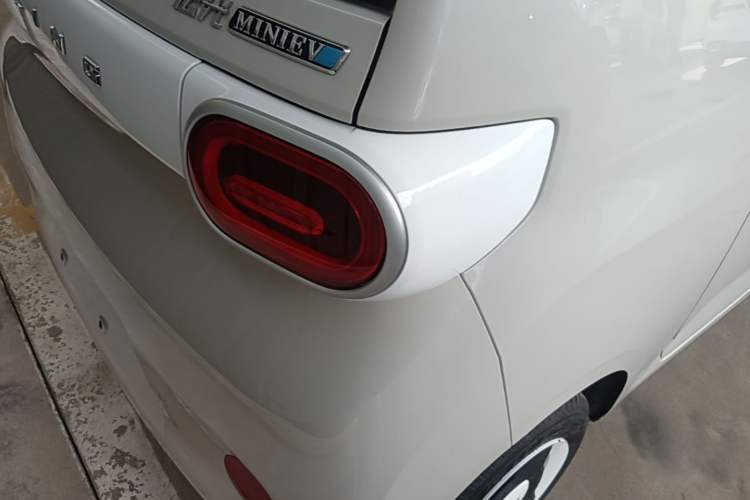 Used Wuling Hongguang MINIEV 2024 3rd Generation 215km Youth Edition Right Rear Taillight
