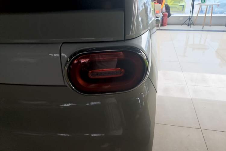 Used Wuling Hongguang MINIEV 2024 3rd Generation 170 km Right Rear Taillight