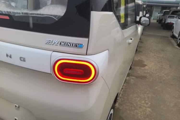 Used Wuling Hongguang MINIEV 2024 3rd Generation 215km Youth Edition Right Rear Taillight