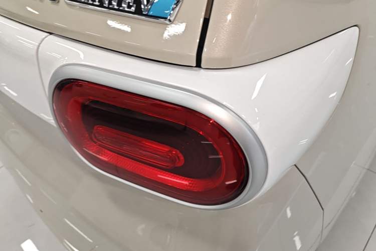 Used Wuling Hongguang MINIEV 2024 3rd Generation 215km Youth Edition Right Rear Taillight
