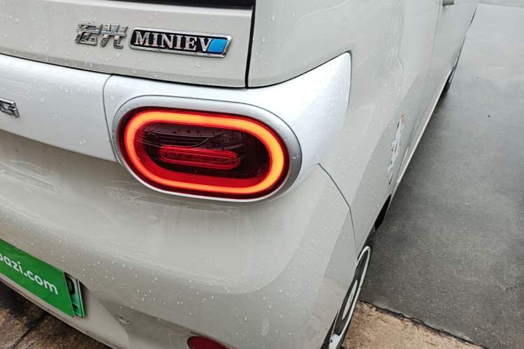 Used Wuling Hongguang MINIEV 2024 3rd Generation 215km Youth Edition Right Rear Taillight