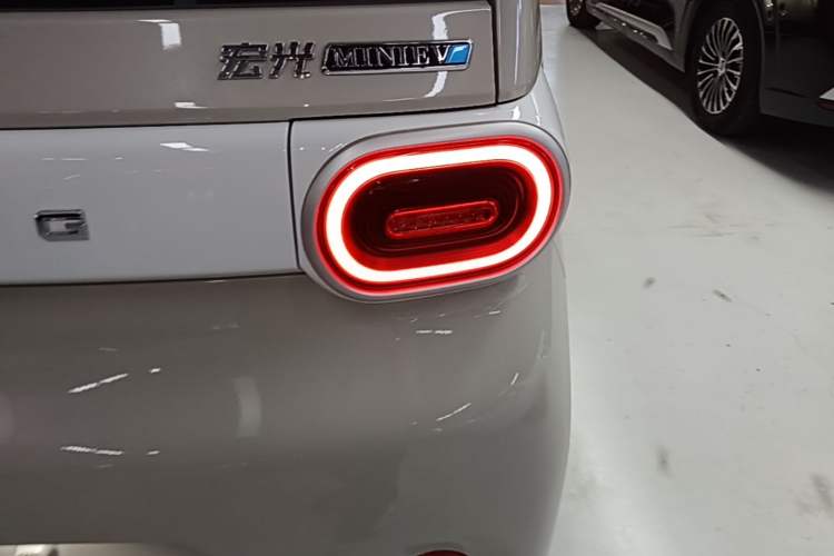 Used Wuling Hongguang MINIEV 2024 3rd Generation 215km Youth Edition Right Rear Taillight