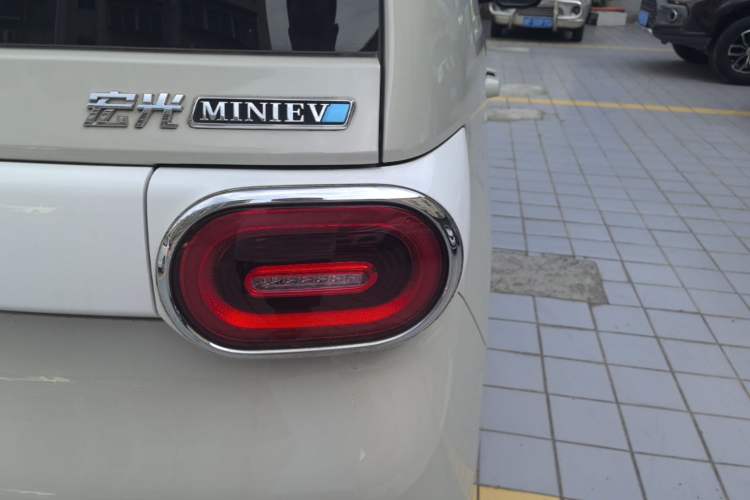 Used Wuling Hongguang MINIEV 2024 3rd Generation 170 km Right Rear Taillight