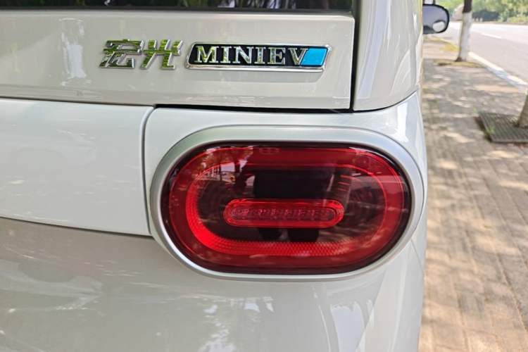 Used Wuling Hongguang MINIEV 2024 3rd Generation 215km Youth Edition Right Rear Taillight