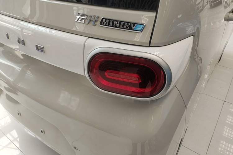 Used Wuling Hongguang MINIEV 2024 3rd Generation 215km Youth Edition Right Rear Taillight