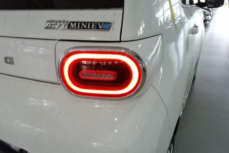 Used Wuling Hongguang MINIEV 2024 3rd Generation 215km Advanced Version Right Rear Taillight