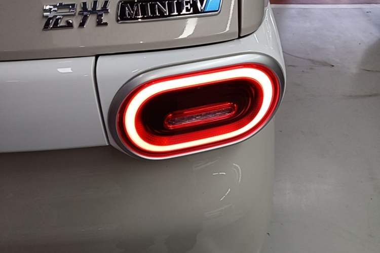 Used Wuling Hongguang MINIEV 2024 3rd Generation 215km Youth Edition Right Rear Taillight