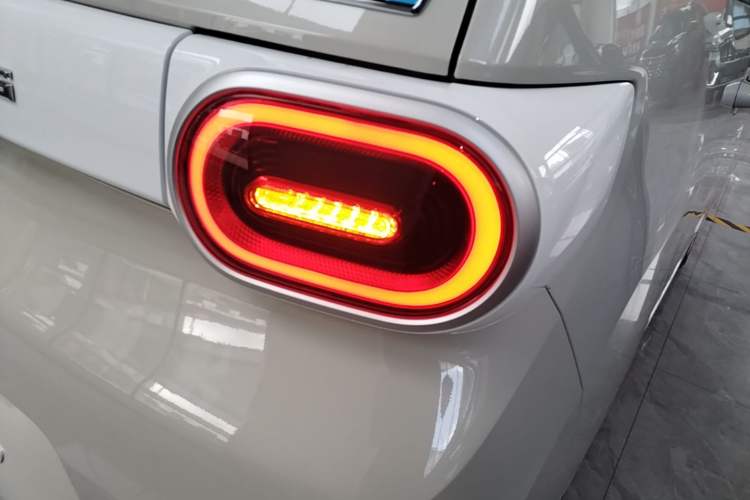 Used Wuling Hongguang MINIEV 2024 3rd Generation 215km Youth Edition Right Rear Taillight