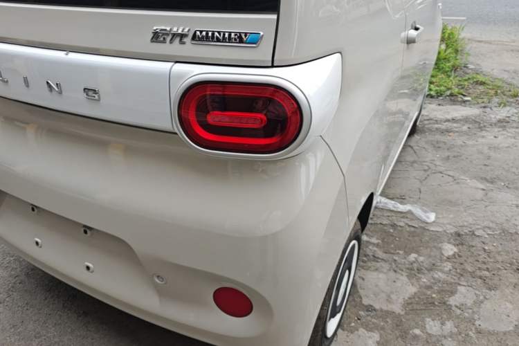 Used Wuling Hongguang MINIEV 2024 3rd Generation 215km Youth Edition Right Rear Taillight
