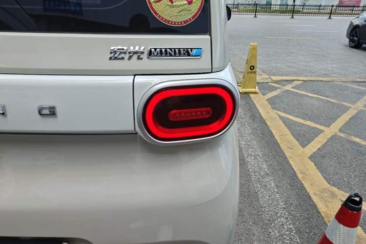 Used Wuling Hongguang MINIEV 2024 3rd Generation 215km Youth Edition Right Rear Taillight