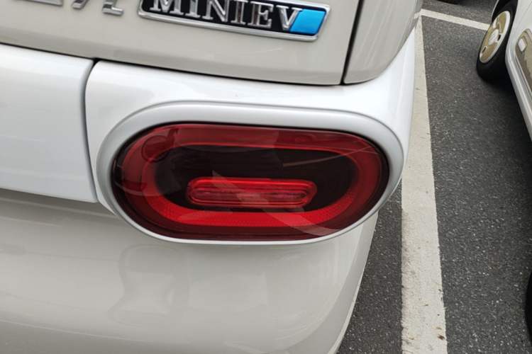 Used Wuling Hongguang MINIEV 2024 3rd Generation 215km Youth Edition Right Rear Taillight