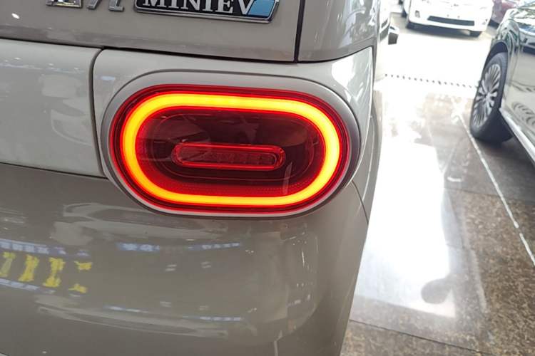 Used Wuling Hongguang MINIEV 2024 3rd Generation 215km Youth Edition Right Rear Taillight