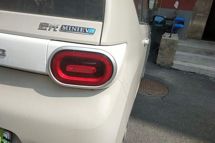 Used Wuling Hongguang MINIEV 2024 3rd Generation 215km Youth Edition Right Rear Taillight