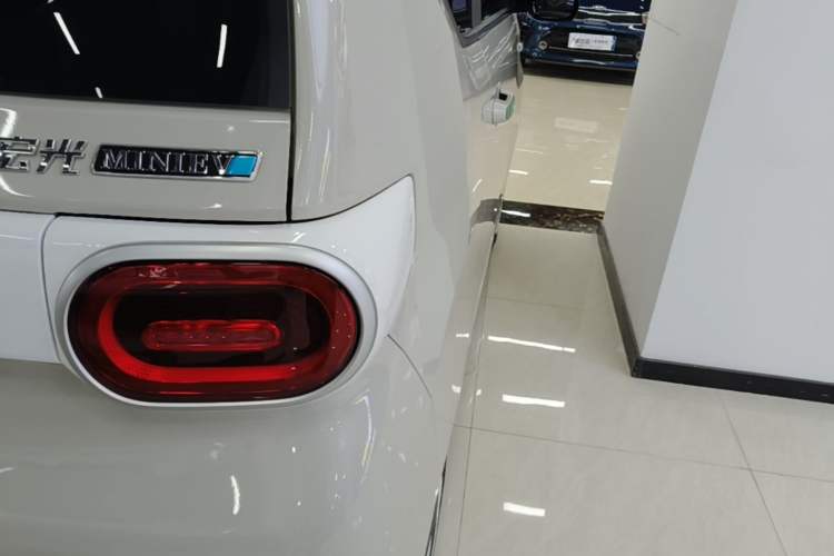 Used Wuling Hongguang MINIEV 2024 3rd Generation 215km Youth Edition Right Rear Taillight