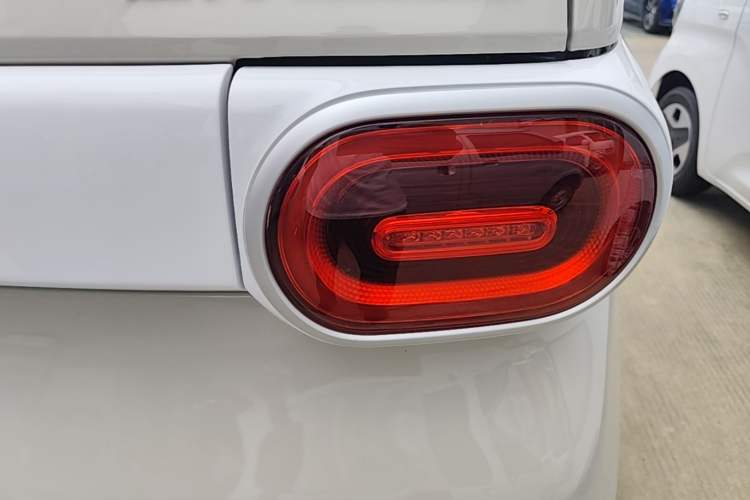 Used Wuling Hongguang MINIEV 2024 3rd Generation 215km Youth Edition Right Rear Taillight