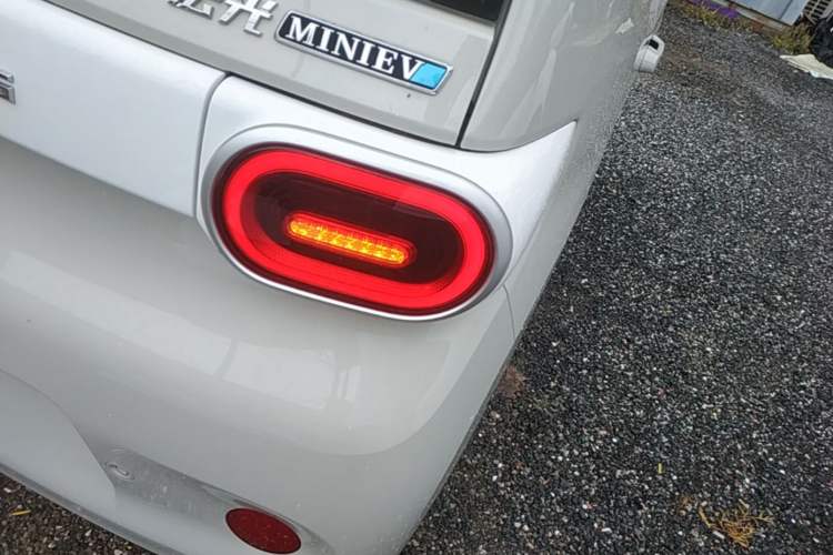 Used Wuling Hongguang MINIEV 2024 3rd Generation 215km Youth Edition Right Rear Taillight