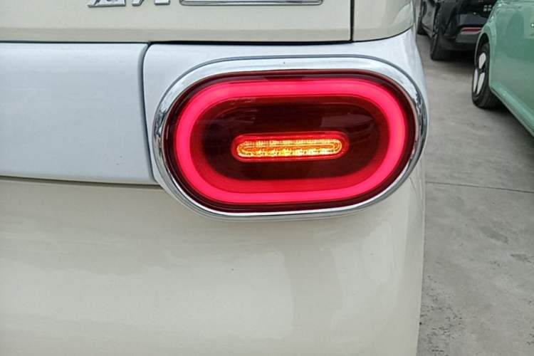 Used Wuling Hongguang MINIEV 2024 3rd Generation 215km Advanced Version Right Rear Taillight