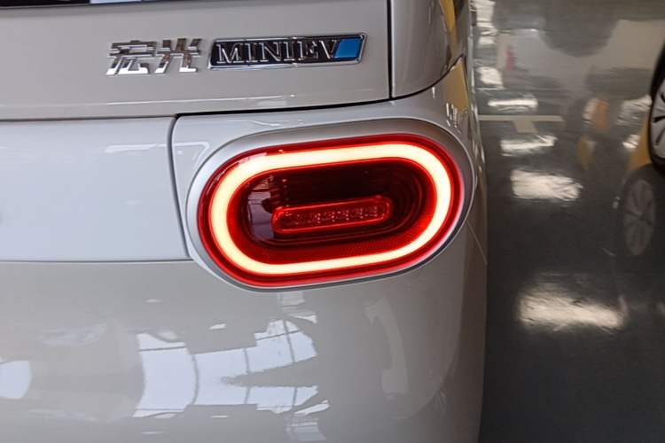 Used Wuling Hongguang MINIEV 2024 3rd Generation 215km Youth Edition Right Rear Taillight